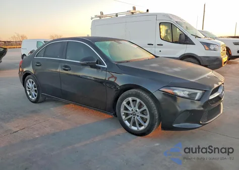 2019 Mercedes-Benz A 220 z USA, uszkodzony, nr VIN WDD3G4EB3KW028391